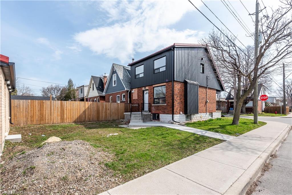 49 Cameron Avenue N Property Photo 9