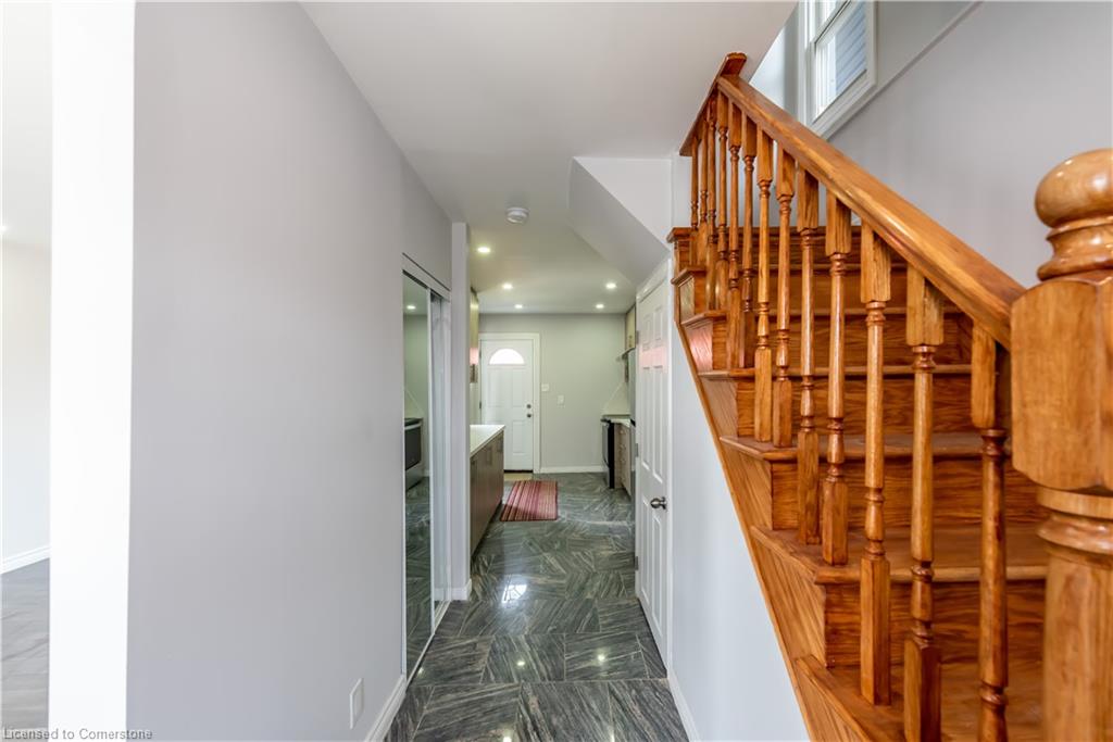 49 Cameron Avenue N Property Photo 16