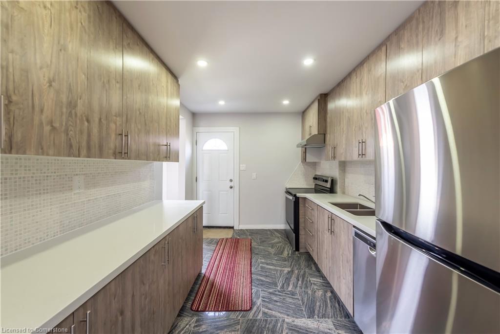 49 Cameron Avenue N Property Photo 17