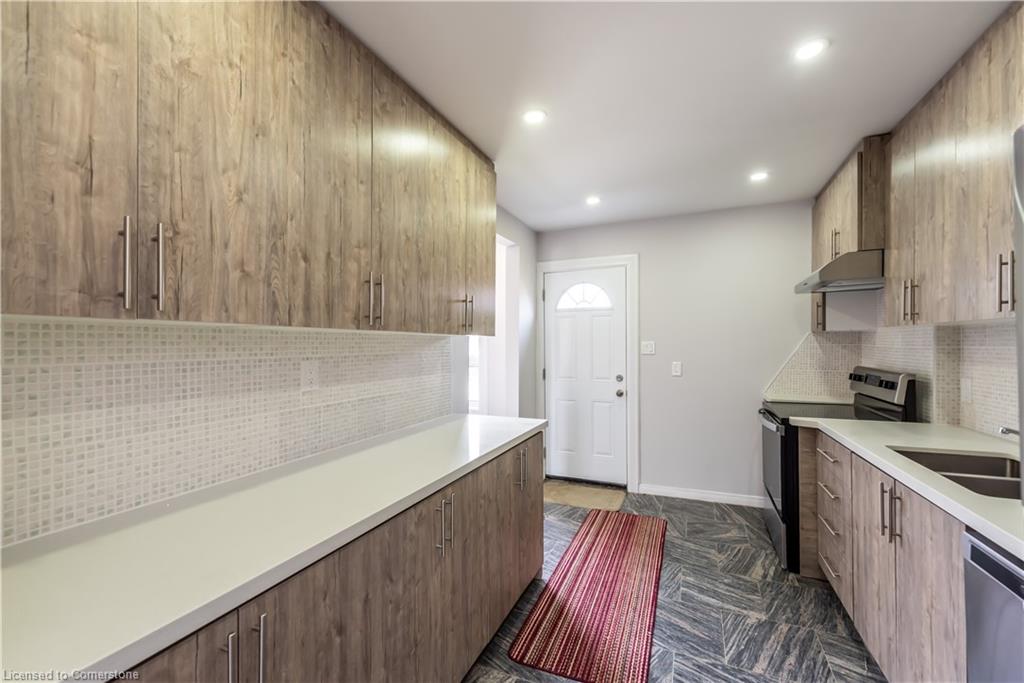49 Cameron Avenue N Property Photo 18
