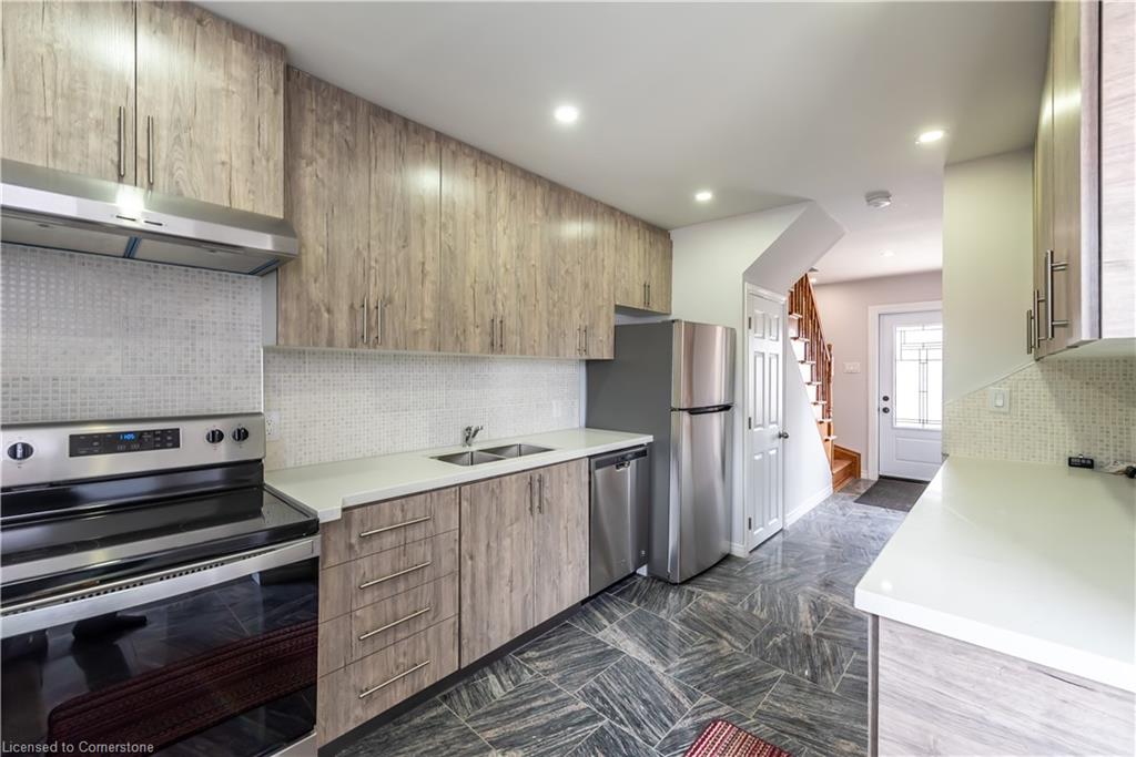 49 Cameron Avenue N Property Photo 19