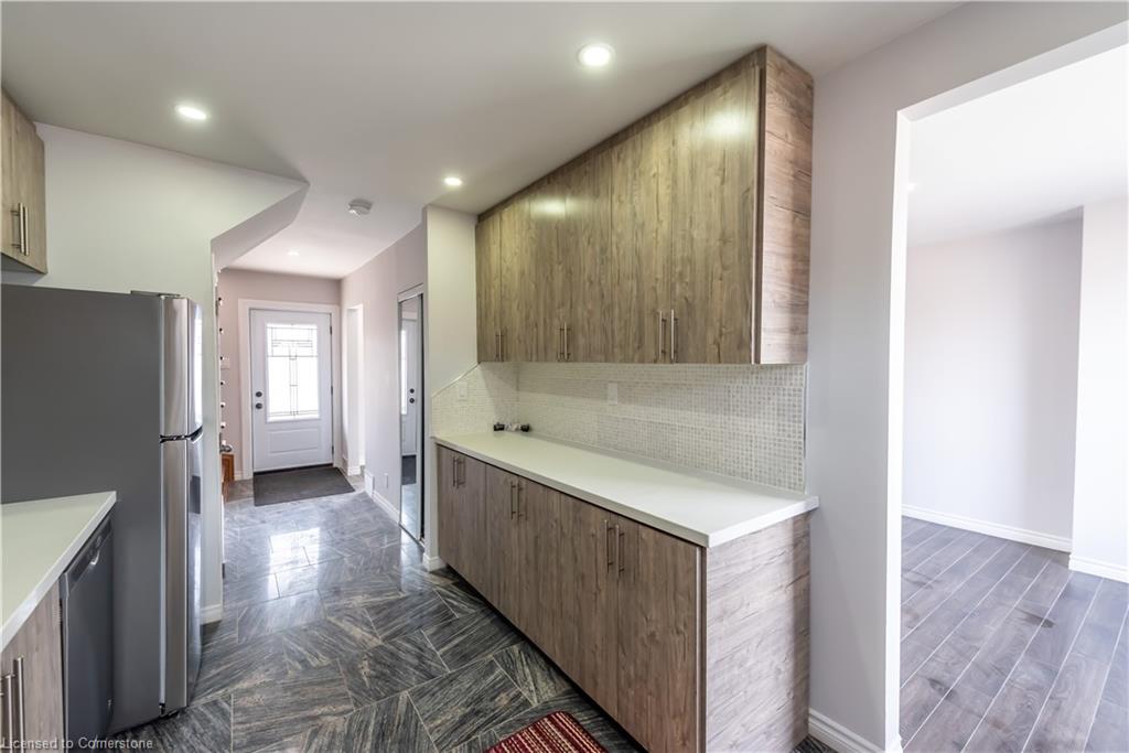 49 Cameron Avenue N Property Photo 22