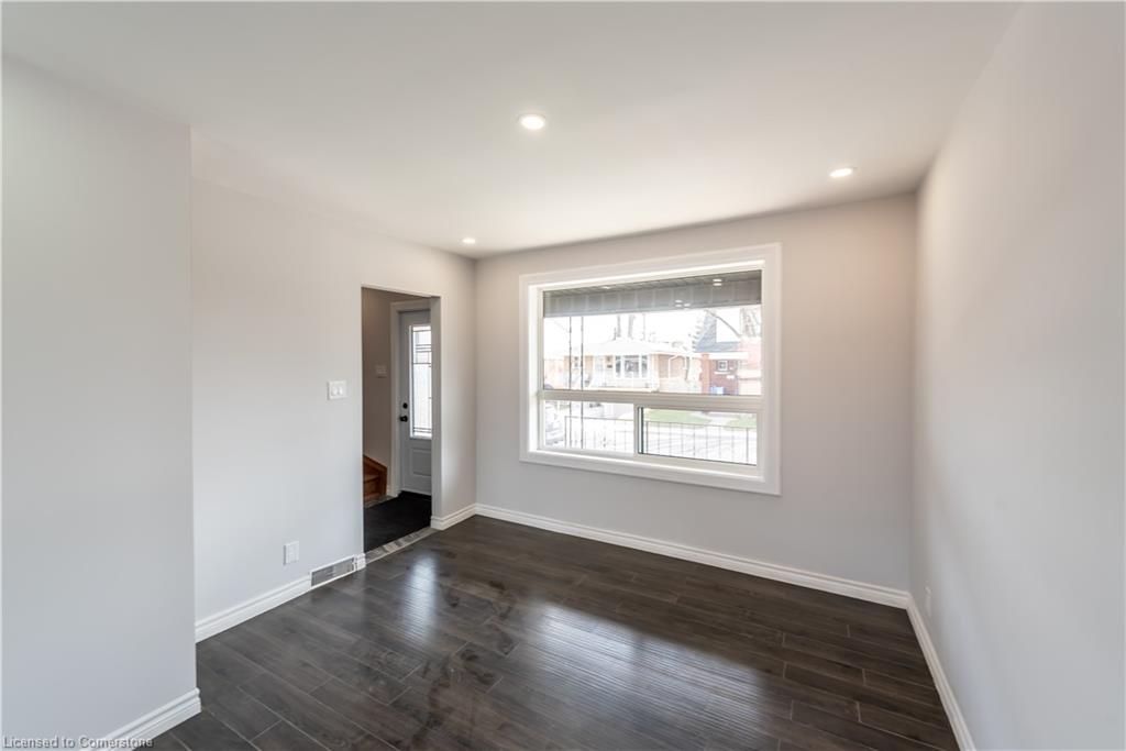 49 Cameron Avenue N Property Photo 26