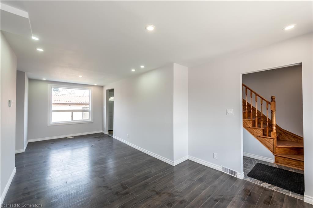 49 Cameron Avenue N Property Photo 27