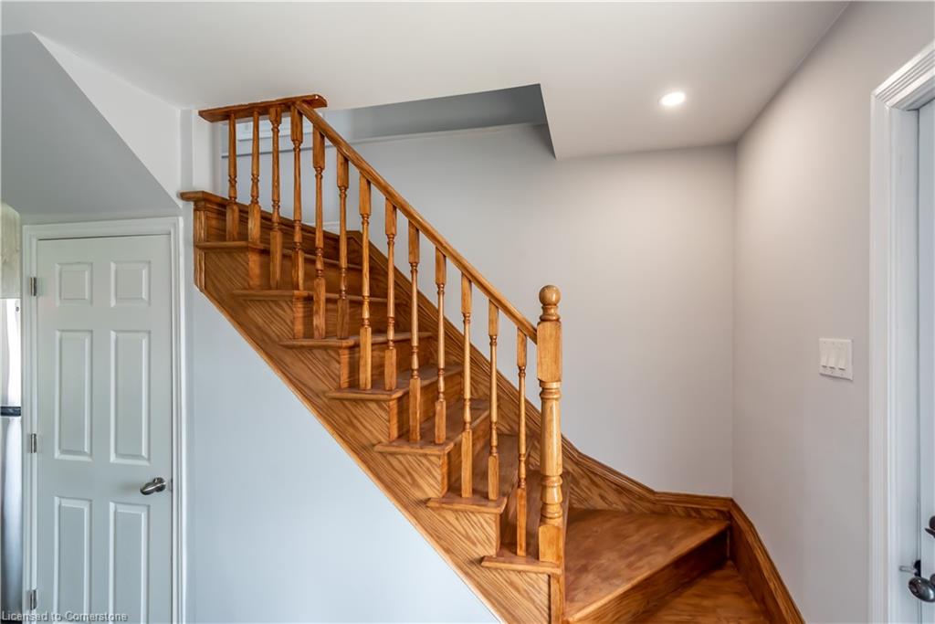 49 Cameron Avenue N Property Photo 30