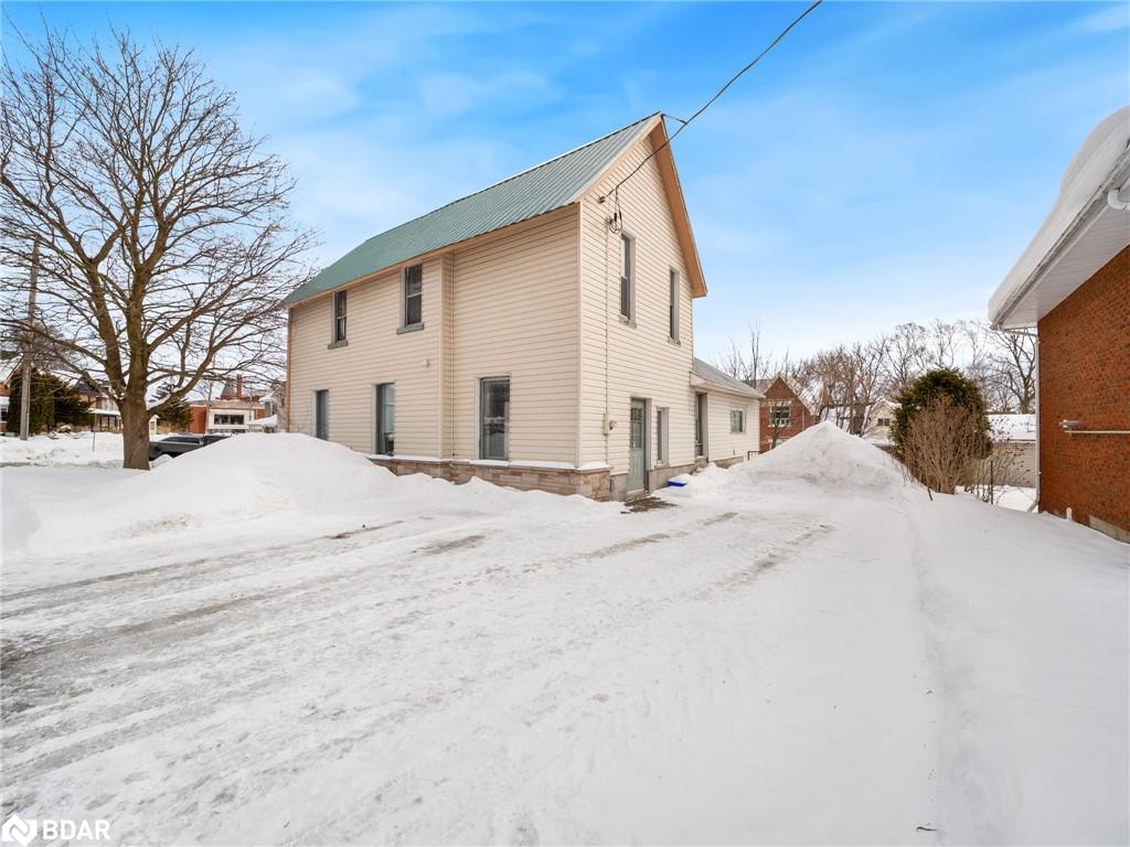 29 Albert Street N Property Photo 3