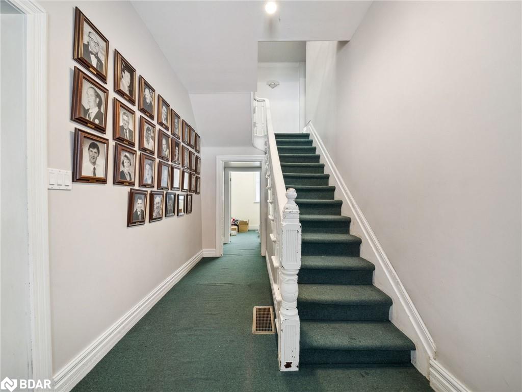 29 Albert Street N Property Photo 4