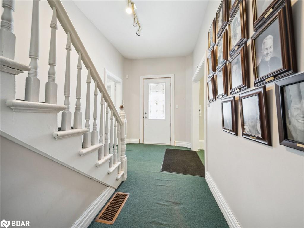 29 Albert Street N Property Photo 5