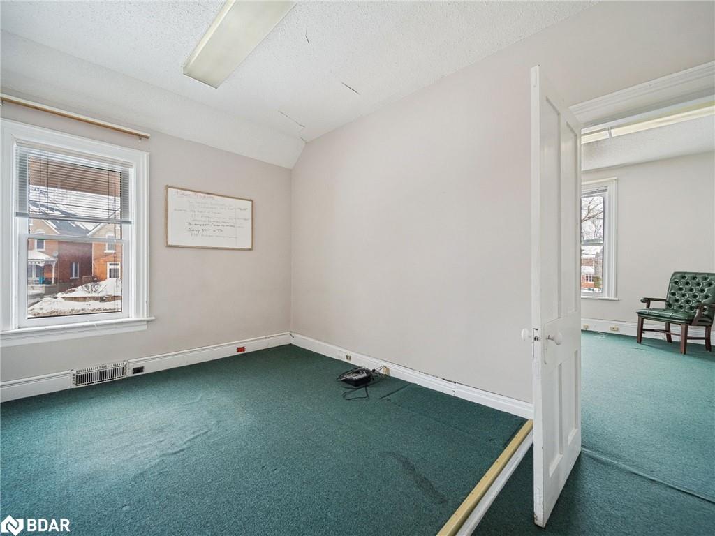 29 Albert Street N Property Photo 20