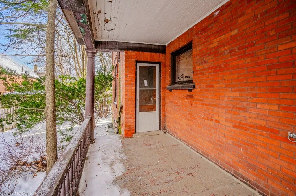 9 John Street E Property Photo 4