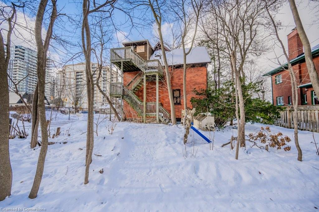 9 John Street E Property Photo 5