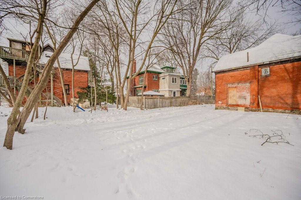 9 John Street E Property Photo 6