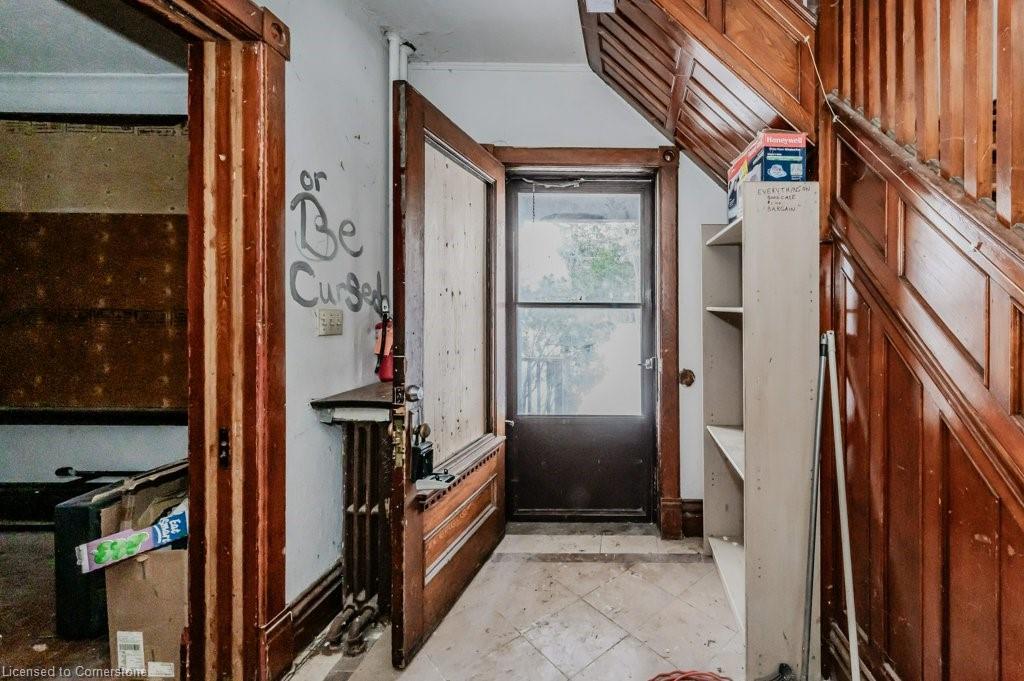 9 John Street E Property Photo 8