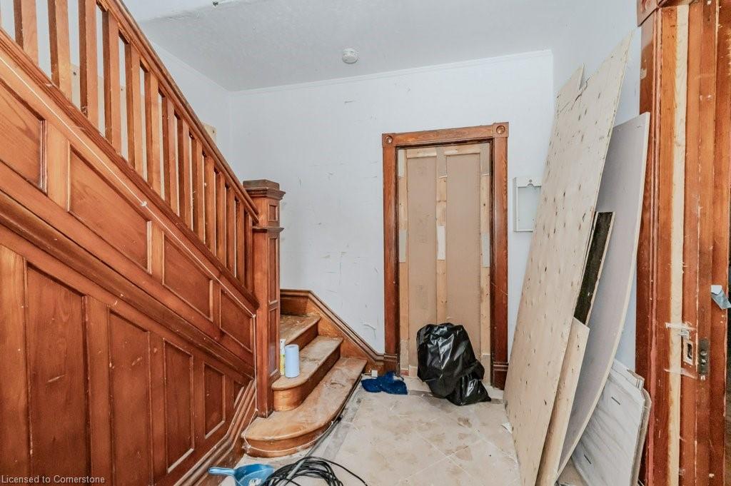 9 John Street E Property Photo 9