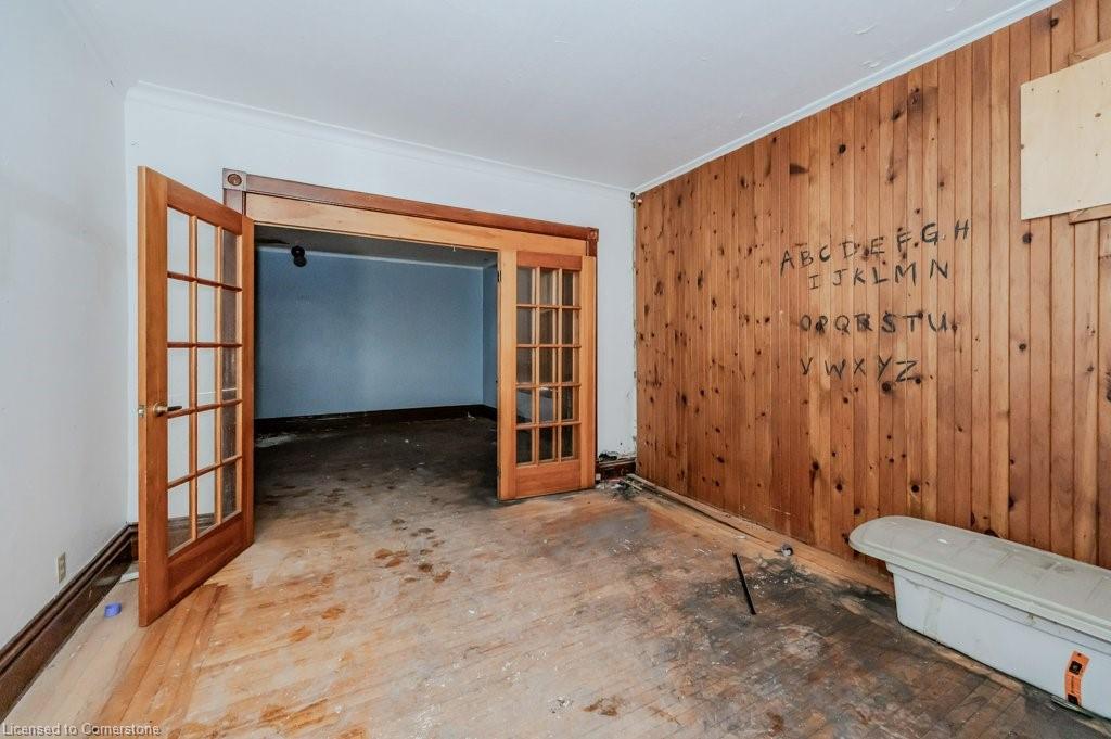 9 John Street E Property Photo 10