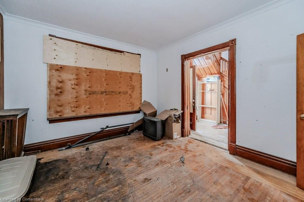 9 John Street E Property Photo 11