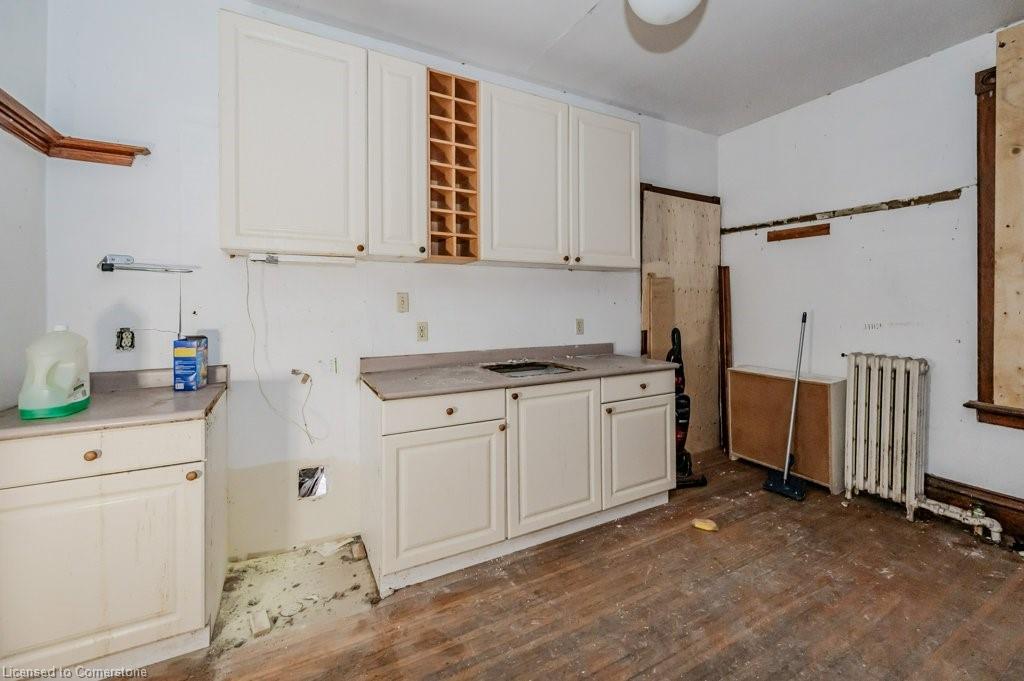 9 John Street E Property Photo 14