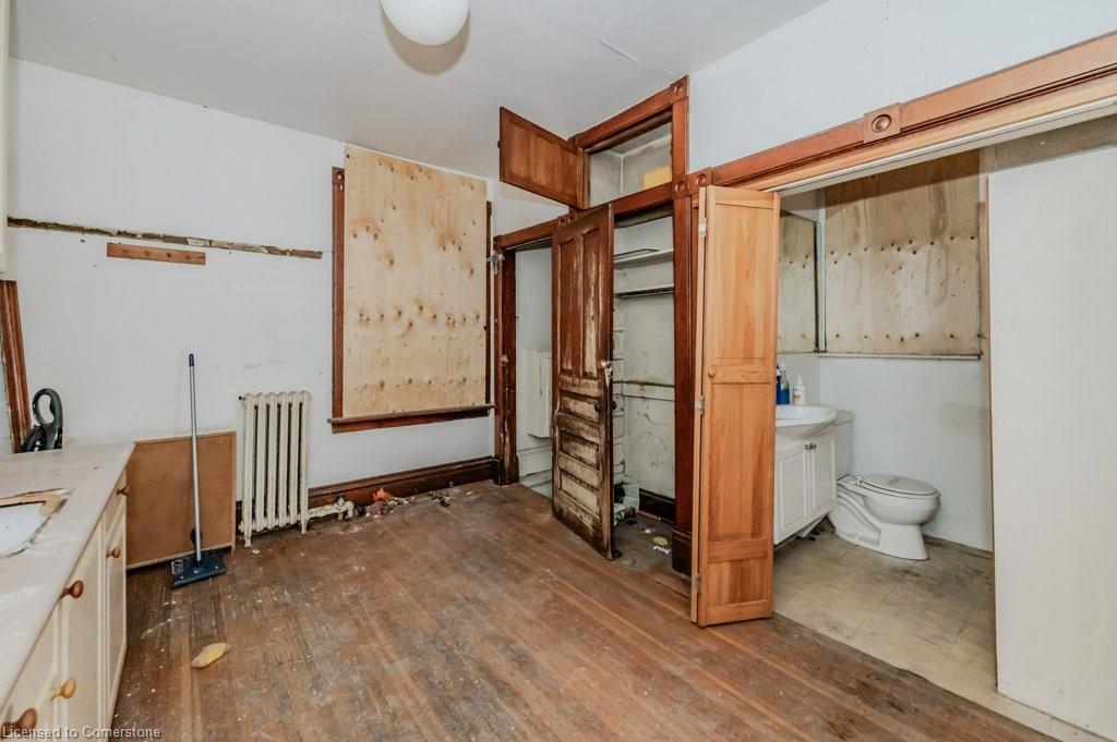 9 John Street E Property Photo 15