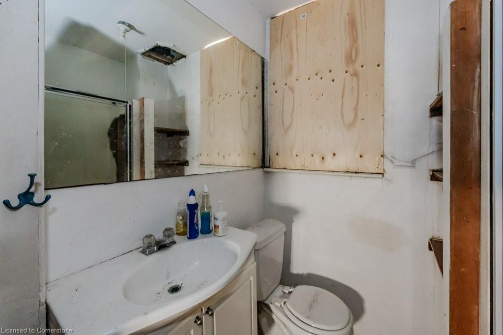 9 John Street E Property Photo 16