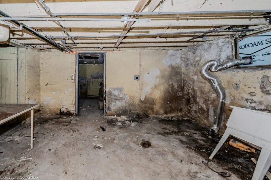 9 John Street E Property Photo 17