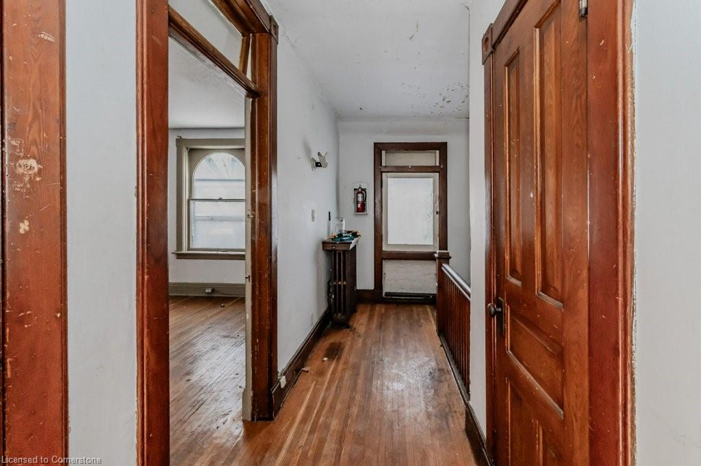 9 John Street E Property Photo 22