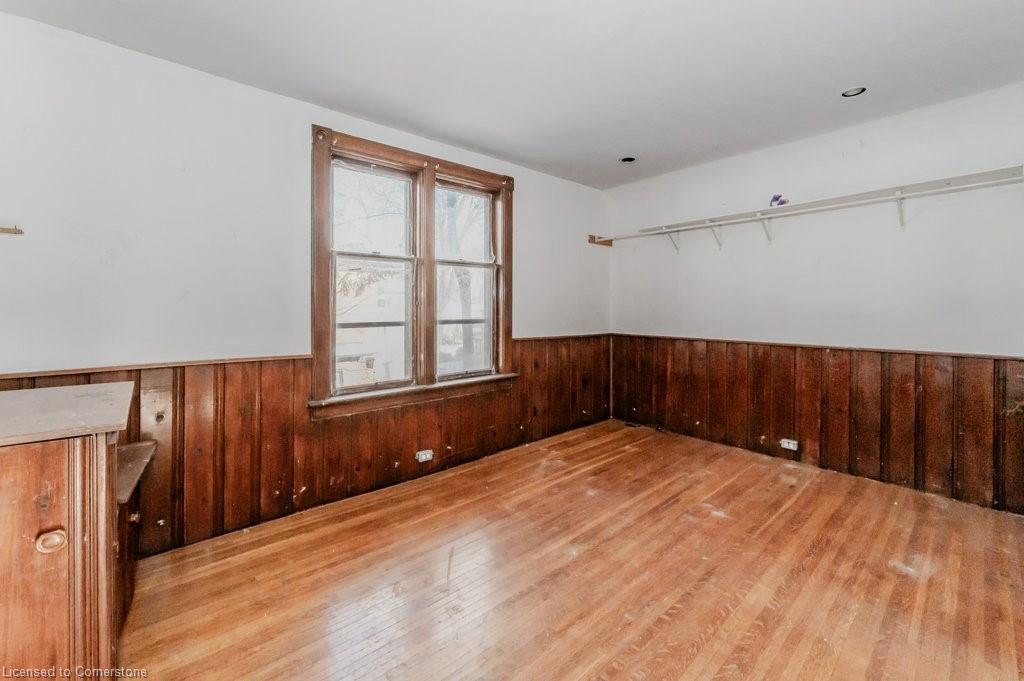 9 John Street E Property Photo 25