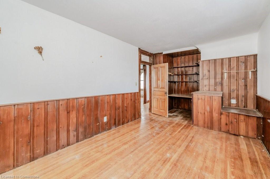 9 John Street E Property Photo 26