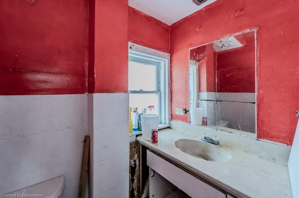 9 John Street E Property Photo 30