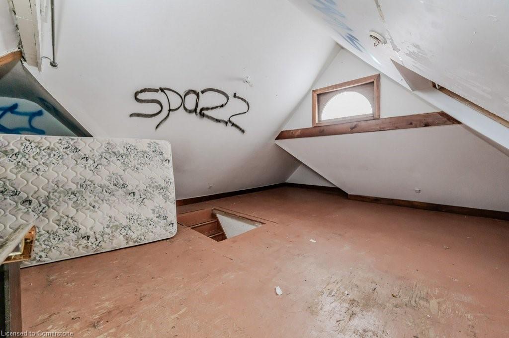 9 John Street E Property Photo 32