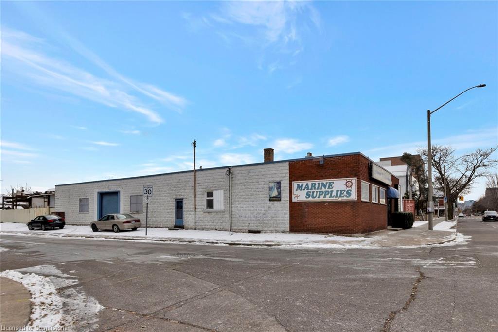 522 James Street N Property Photo 4