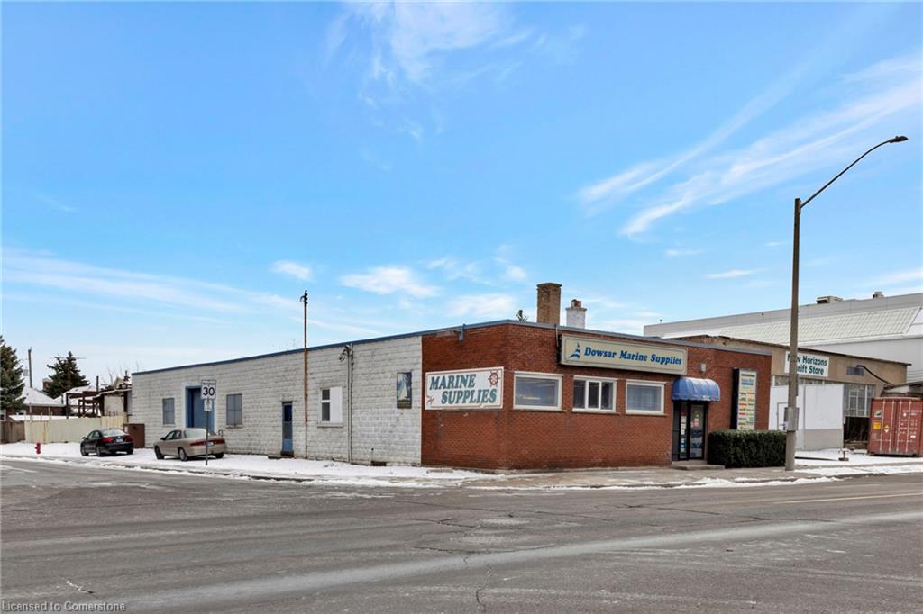 522 James Street N Property Photo 5