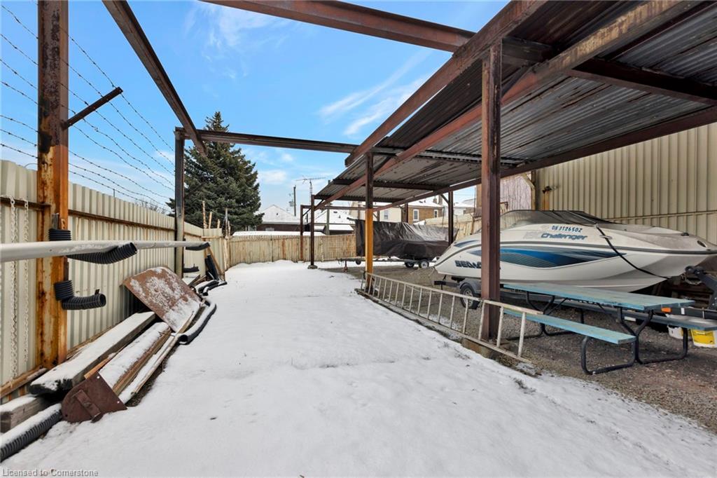 522 James Street N Property Photo 16