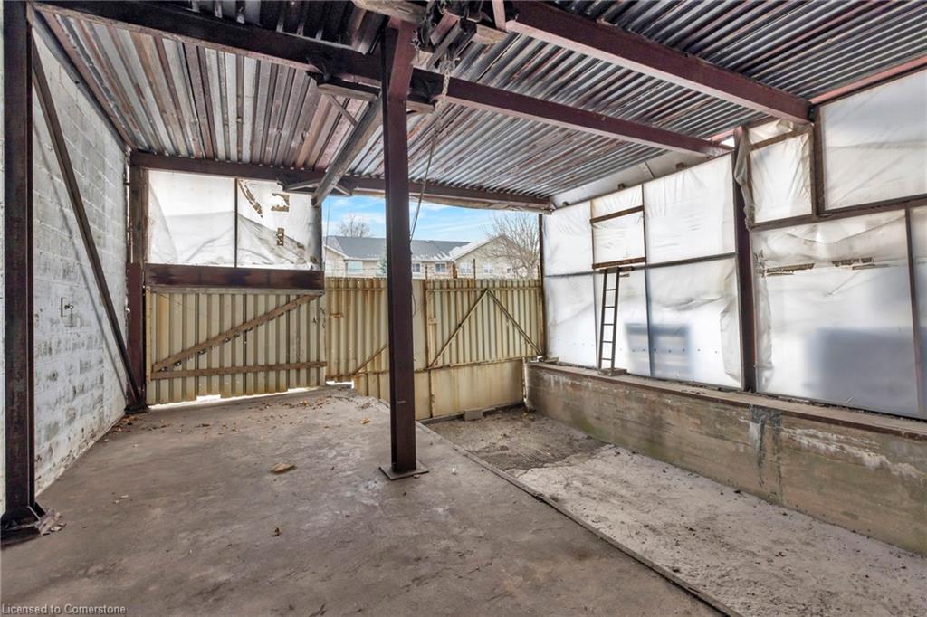 522 James Street N Property Photo 20