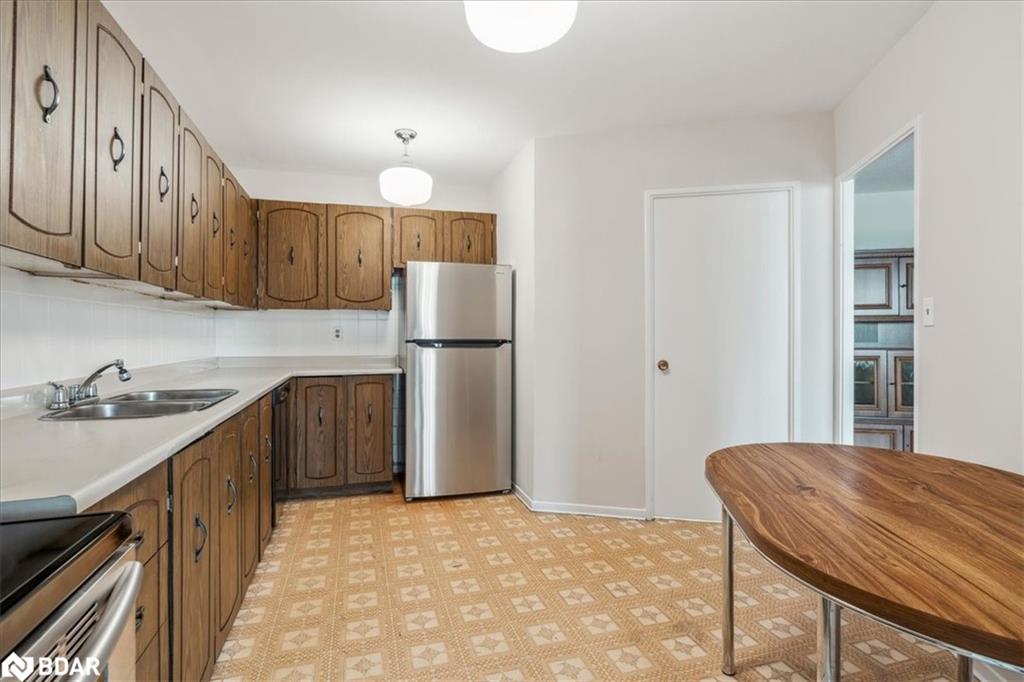 1210-15 Vicora Linkway Property Photo 3