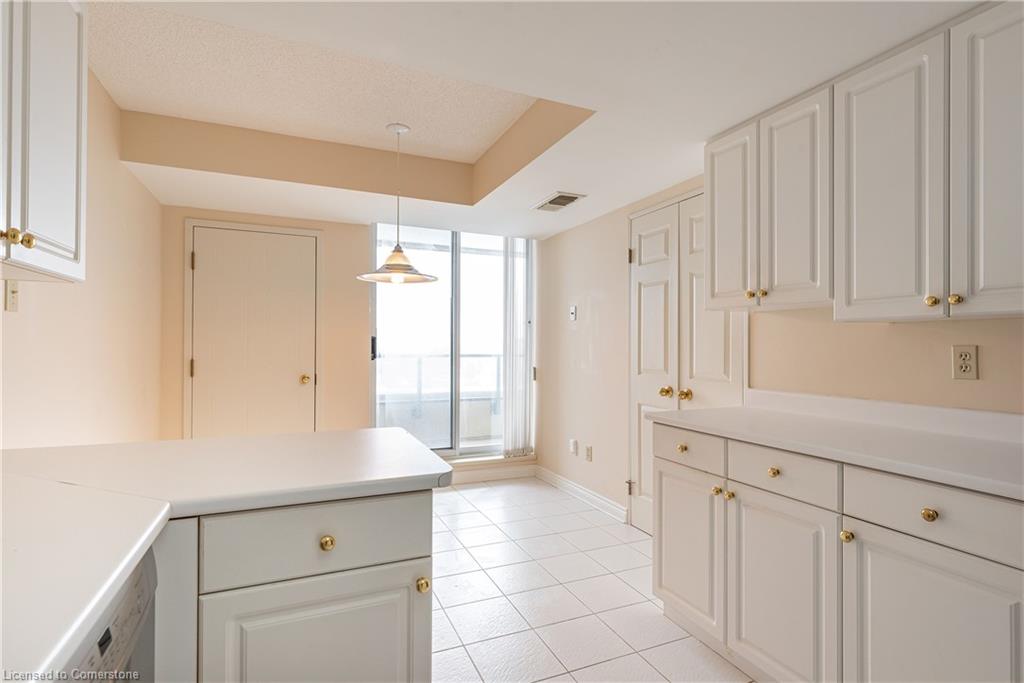 1605-6 Willow Street Property Photo 25