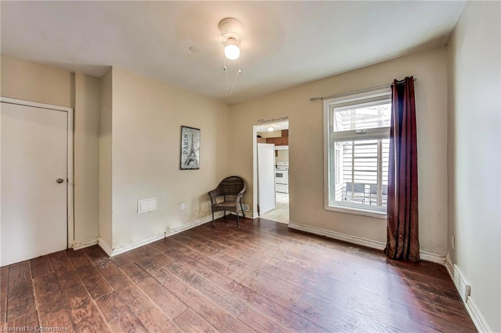 208 East Avenue N Property Photo 4