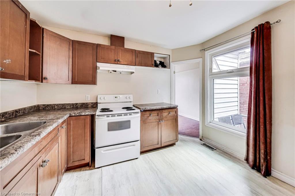 208 East Avenue N Property Photo 6