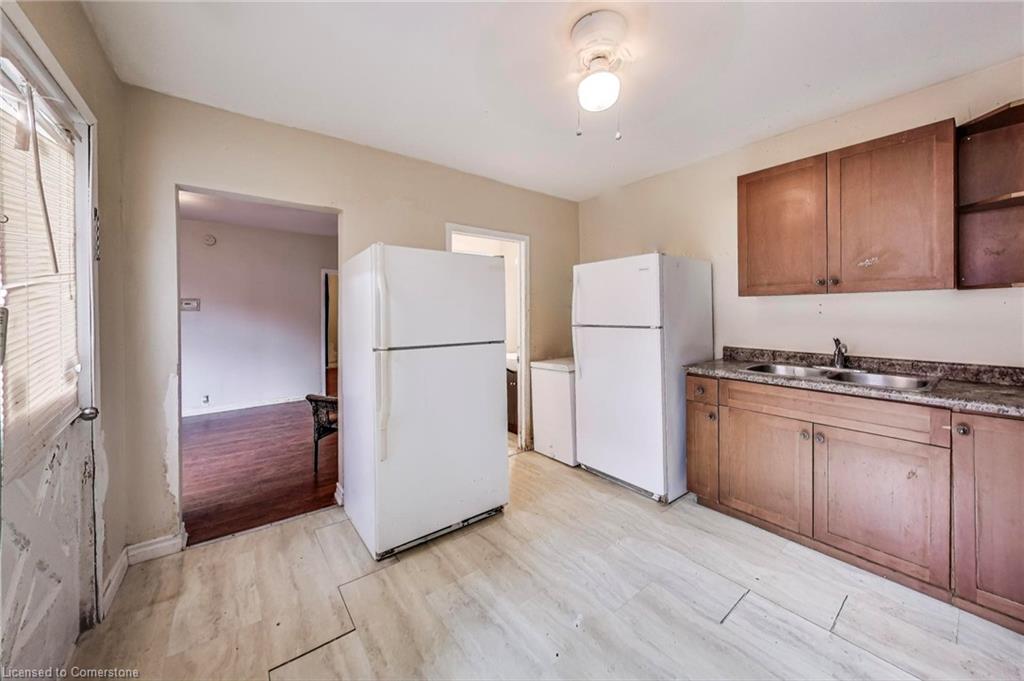208 East Avenue N Property Photo 7