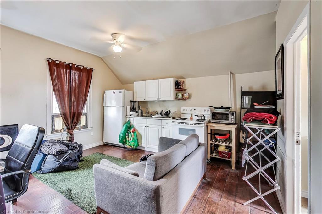208 East Avenue N Property Photo 12