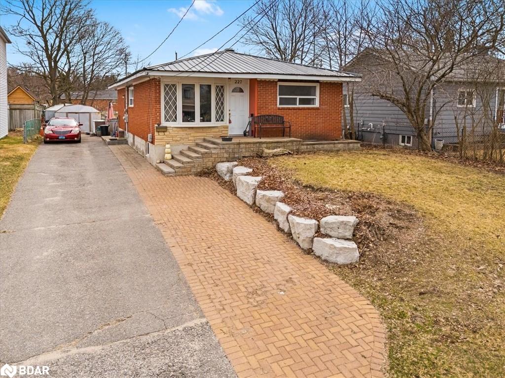 227 Southview Road Property Photo 2