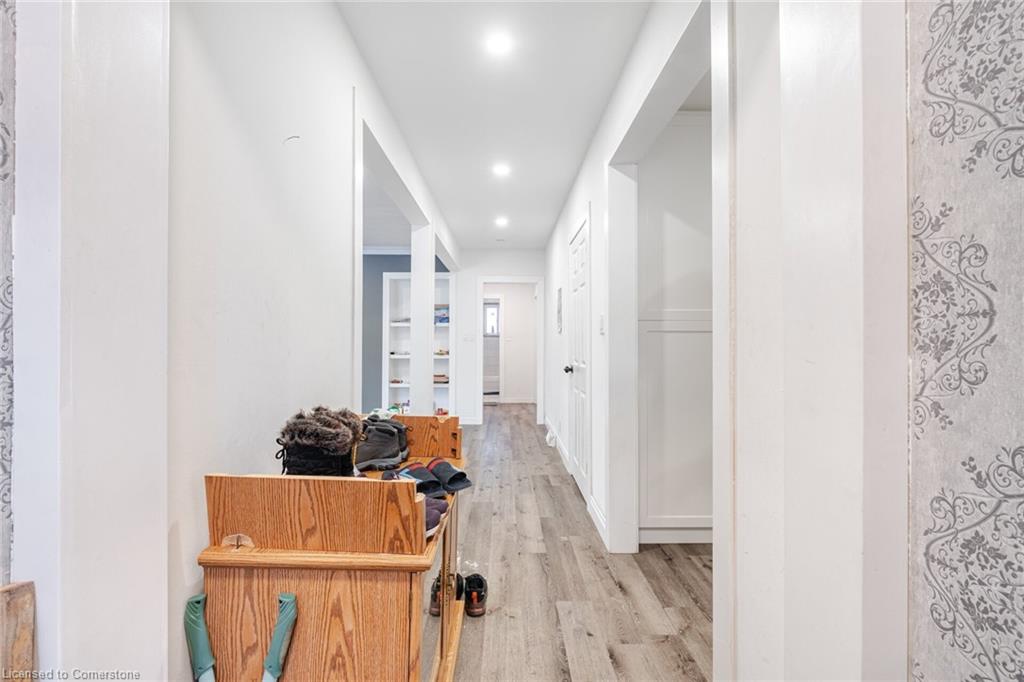387 Mary Street N Property Photo 3