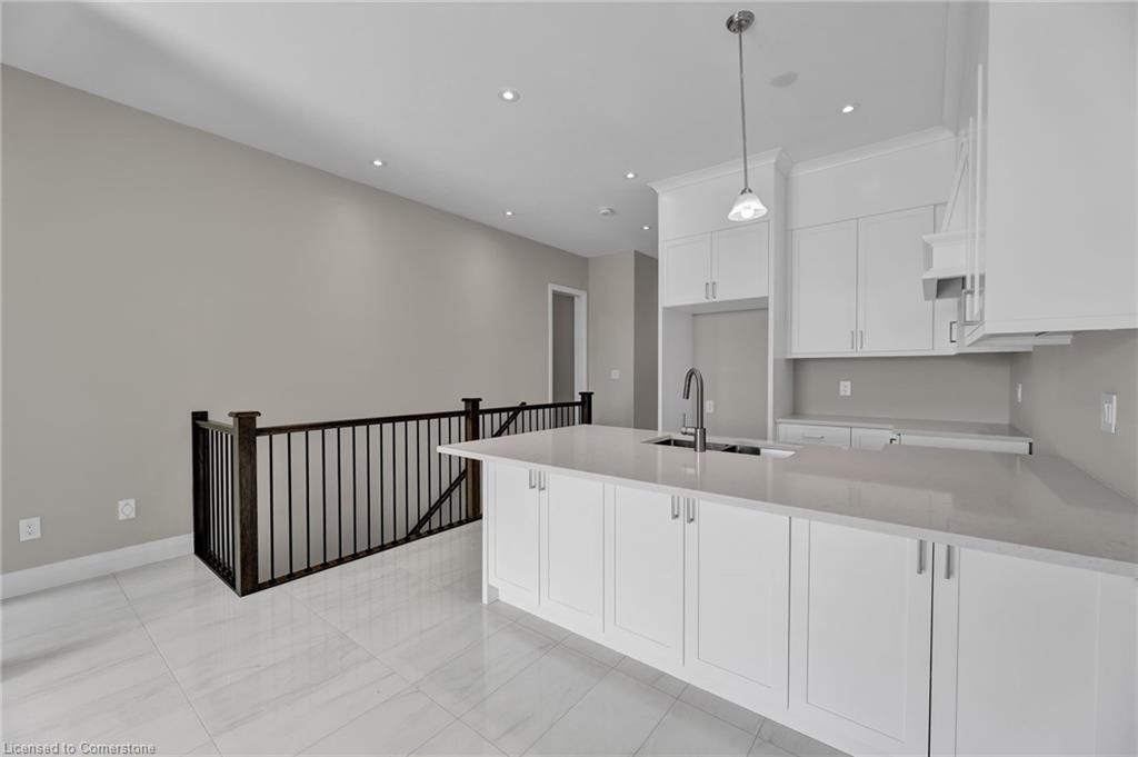 924 Garden Court Crescent Property Photo 12