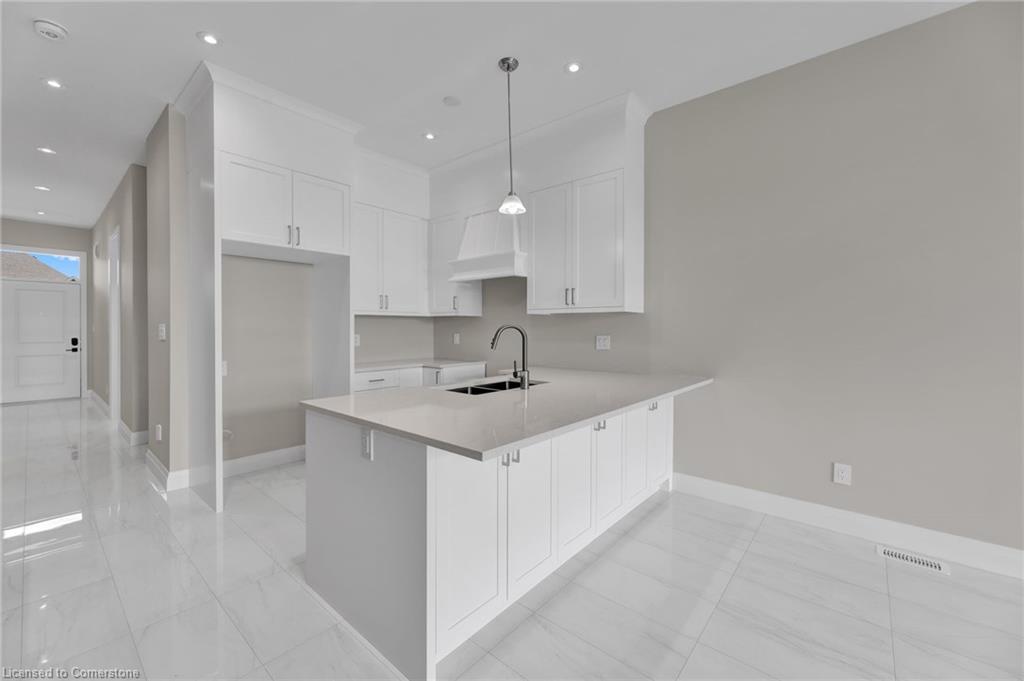 924 Garden Court Crescent Property Photo 13