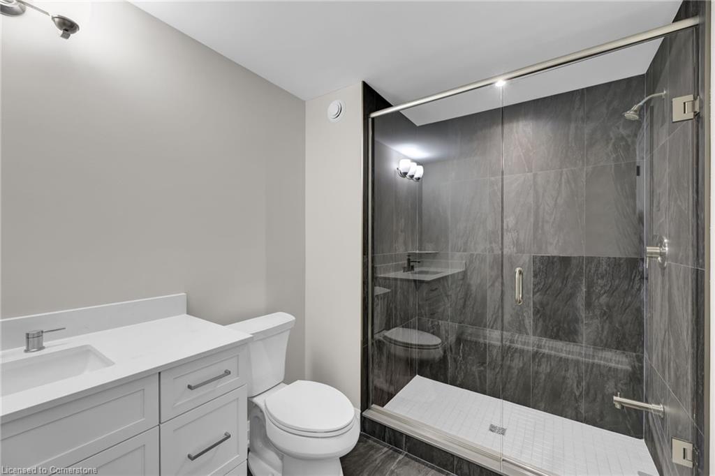 924 Garden Court Crescent Property Photo 15
