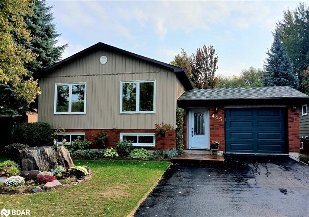 445 Mooney Crescent Property Photo