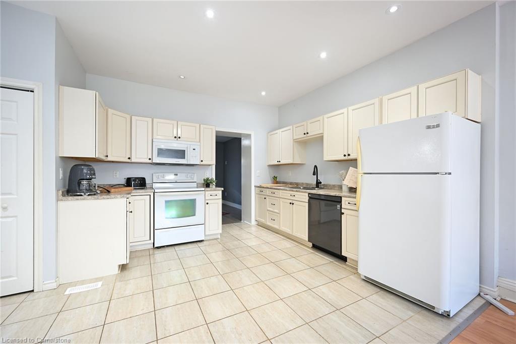 200 Kensington Avenue N Property Photo 7