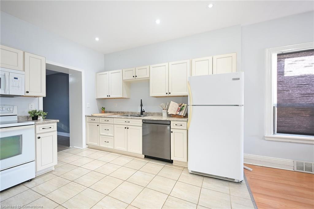 200 Kensington Avenue N Property Photo 10