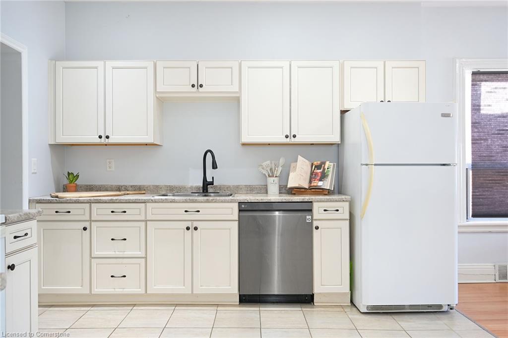 200 Kensington Avenue N Property Photo 11