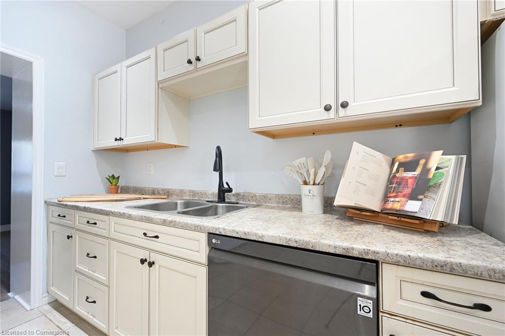 200 Kensington Avenue N Property Photo 12