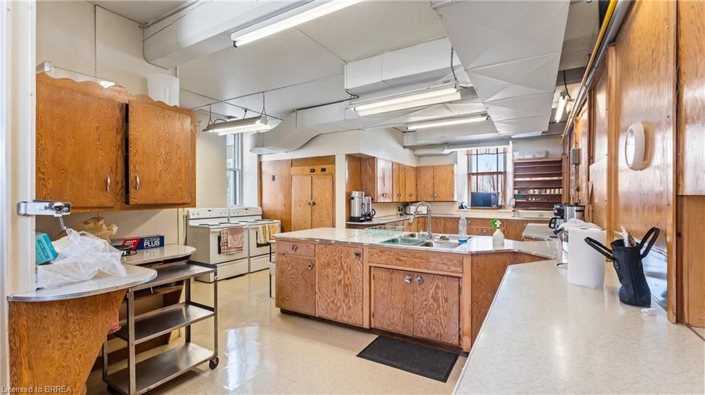 24 Elgin Street E Property Photo 16